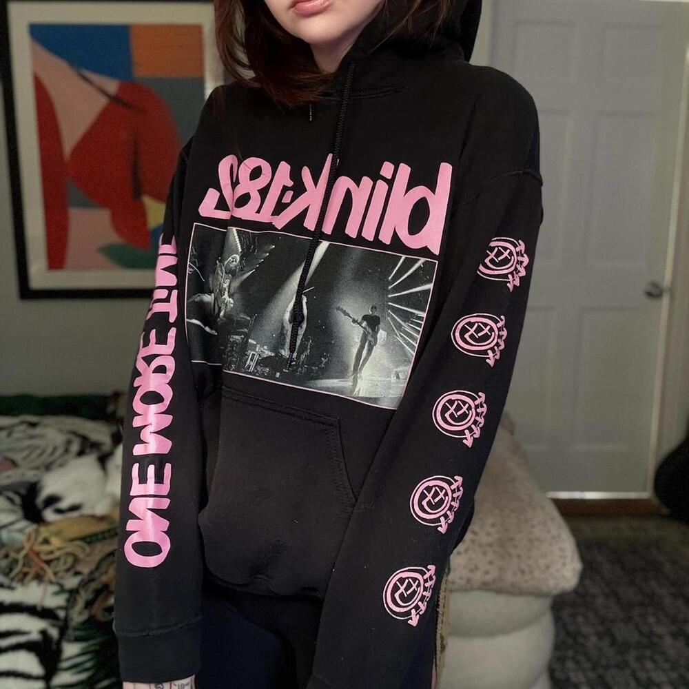 Blink-182 hoodie concert merch graphic sleeves emo band pop-punk — unisex S/M